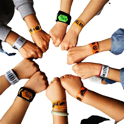 착용자의 반사 조끼 보호를 어떻게 확인합니까?